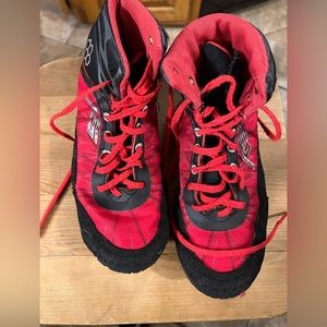 Boys size 5 Rudis Kyle Snyder Infinity wrestling shoe.